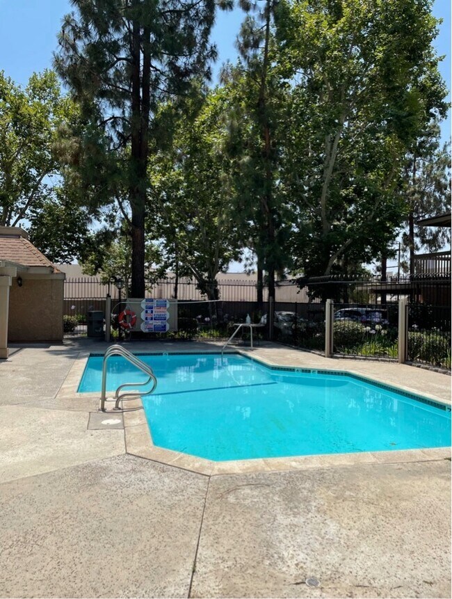 Building Photo - 4496 Lubbock Dr