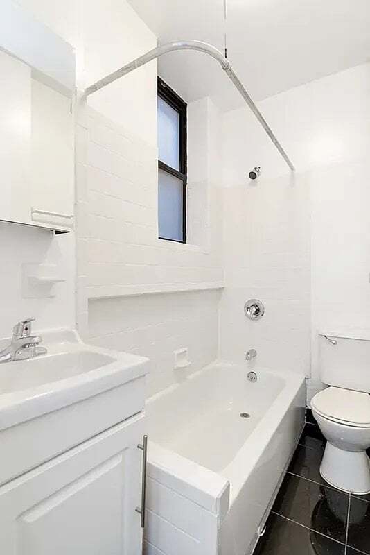 Building Photo - 274 Mott St