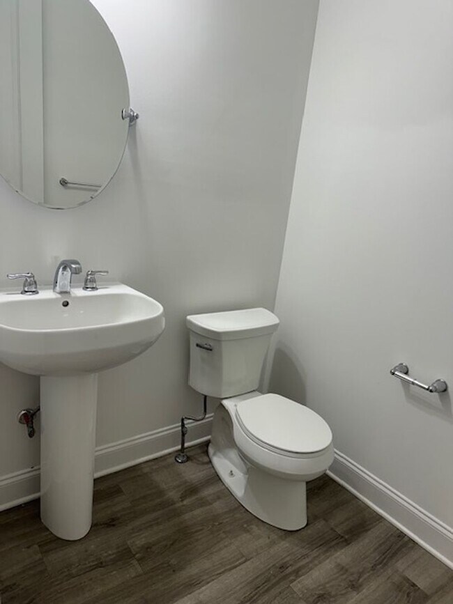 Foto del edificio - 205 Hoke Farm Way