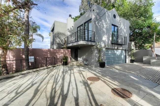 Building Photo - 13160 Mulholland Dr