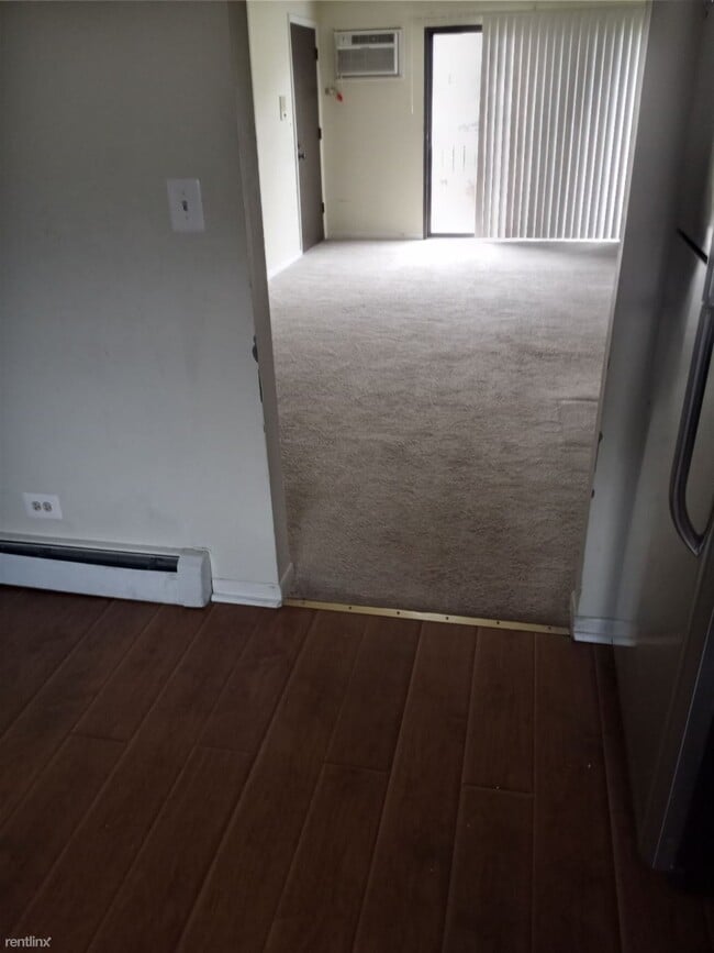 Building Photo - 2 br, 1 bath  - 102 Olesen Dr Apt 201