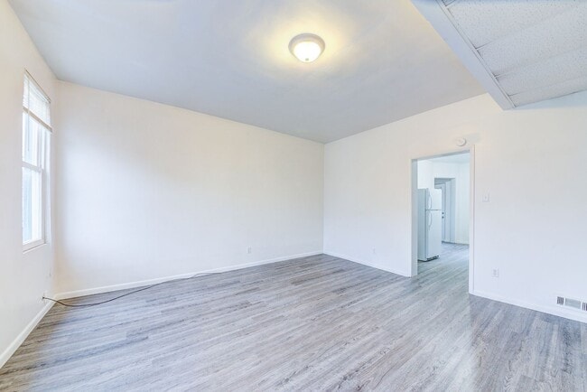 Building Photo - 2400 Mission St