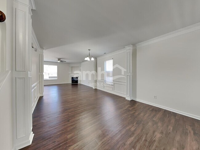 Foto del edificio - 5006 Lazy Day Ln