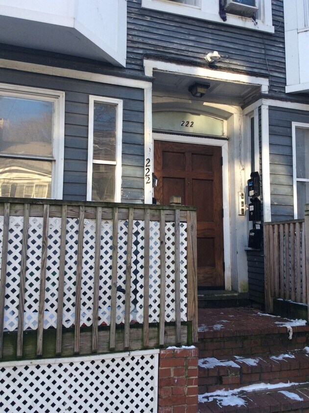 Primary Photo - 2 Bedroom Apartment!