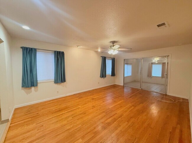 Foto del edificio - 3158 El Capitan Ave