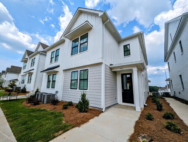 Foto del edificio - 353 Commonwealth Blvd