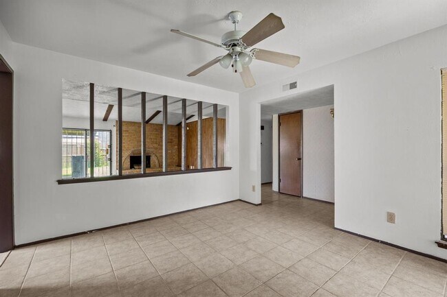 Building Photo - 15619 Fall Briar Dr