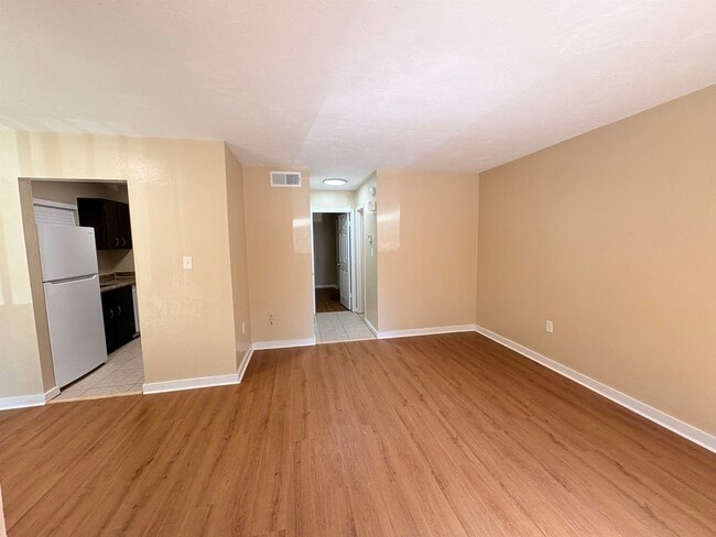 Building Photo - 1530 Live Oak Dr