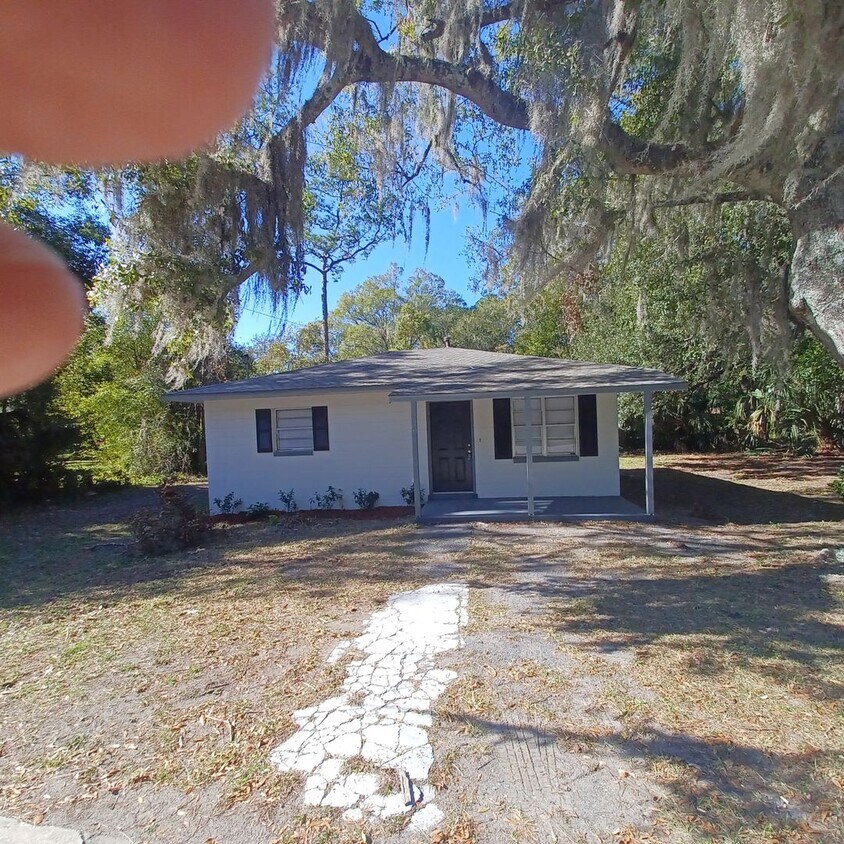 Foto principal - Small town 2 BR 1 BA home in Baldwin