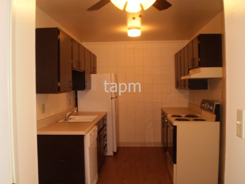 Building Photo - Very Nice 2 Bedroom Apt
