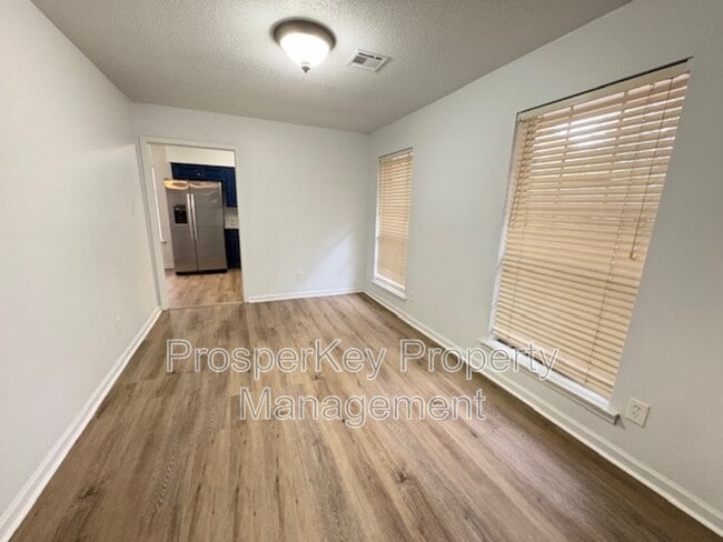 Foto del edificio - 740 Ledyard Pl