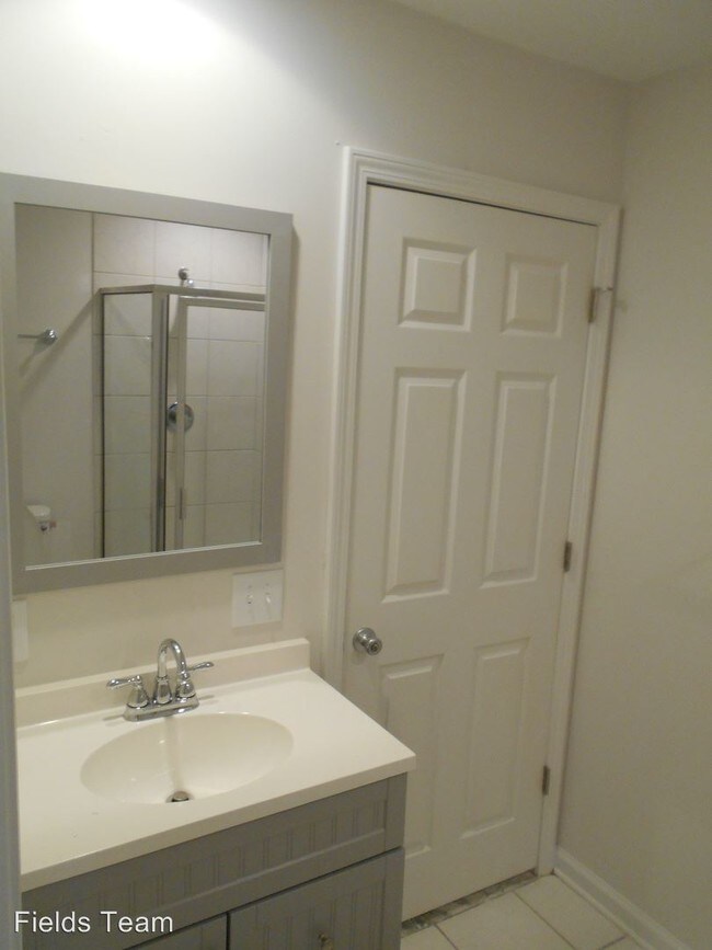 Building Photo - 3060 Queensgate Way