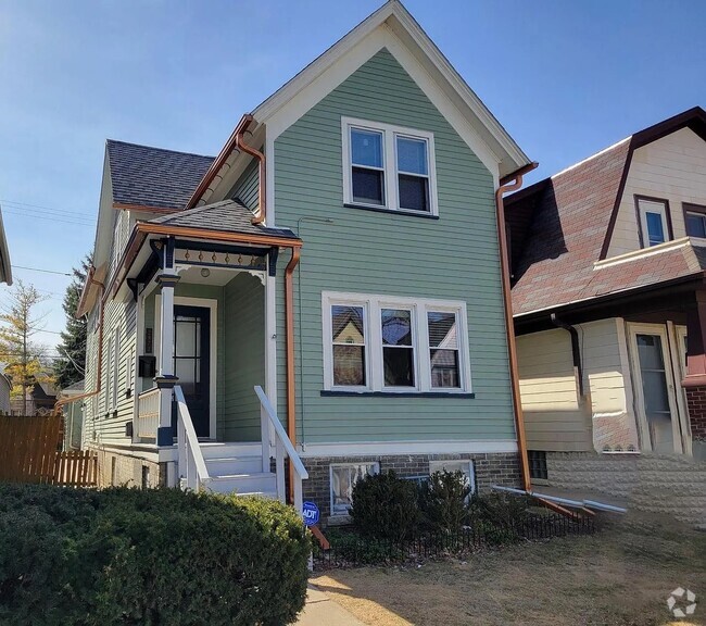 Building Photo - 2973 S Kinnickinnic Ave