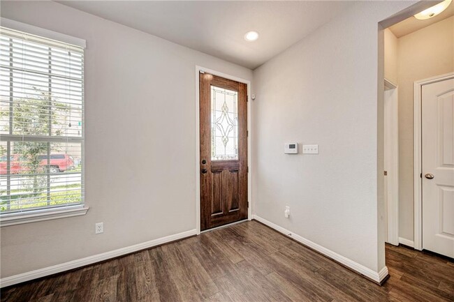 Foto del edificio - 107 Buckthorn Dr