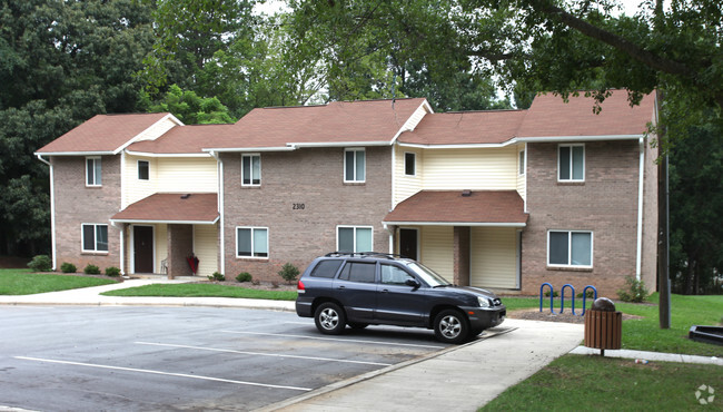 Building Photo - Laurence Manor