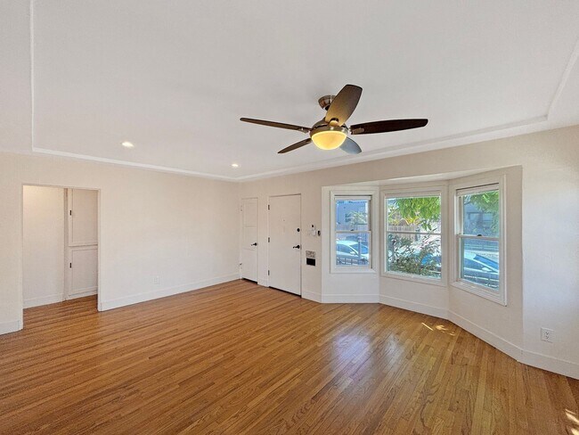 Foto del edificio - Beautiful 3BD/3BA House in Talmadge w/ ADU...