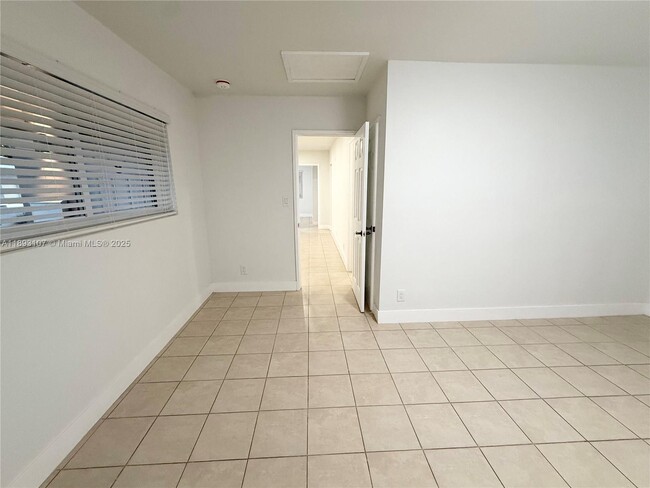 Foto del edificio - 2215 Madison St