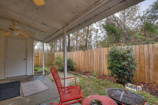 Building Photo - 8041 Reagan Cir