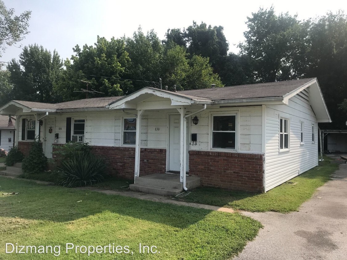 Primary Photo - 826-830 S Link Ave