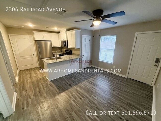 Building Photo - 2306 Railroad Ave