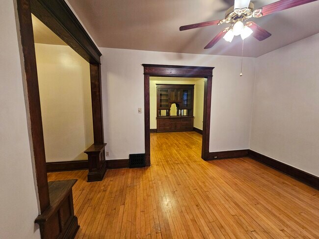 Building Photo - 3412 W Walnut St