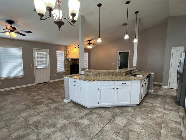 Foto del edificio - 3 Bedroom - 2 Bathroom - 2 Car Garage
