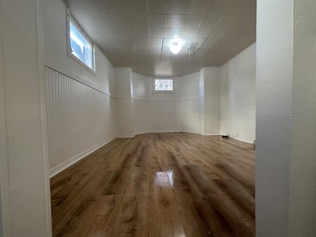 Building Photo - 1329 11th Ave