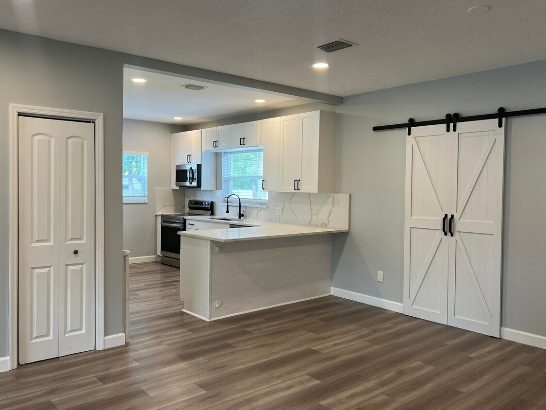 Foto principal - 5349 Van Buren Rd