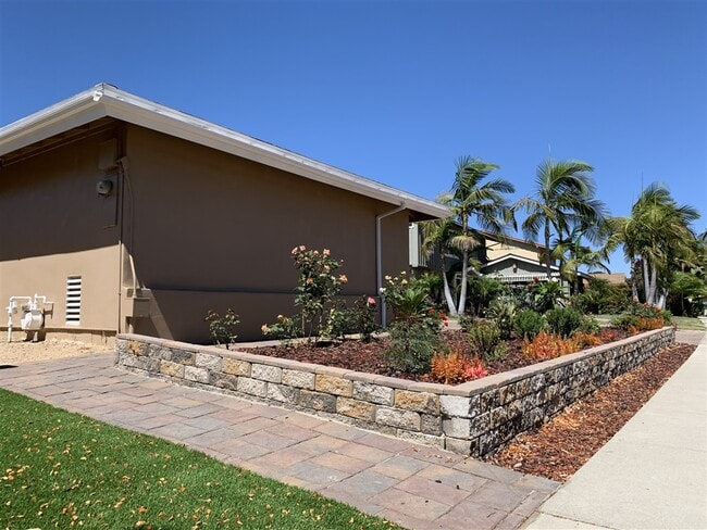 Building Photo - 3464 Governor Dr
