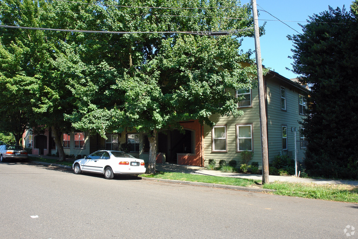 Building Photo - Fenwick Ave