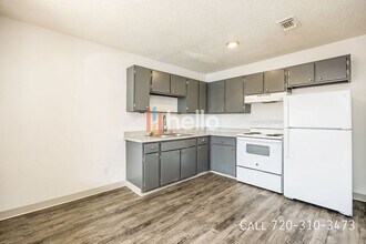 Building Photo - 984 E Saxony Dr
