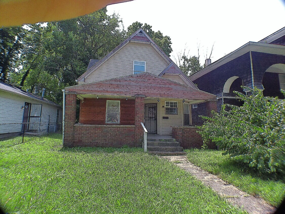 Primary Photo - 1061 W 33rd St