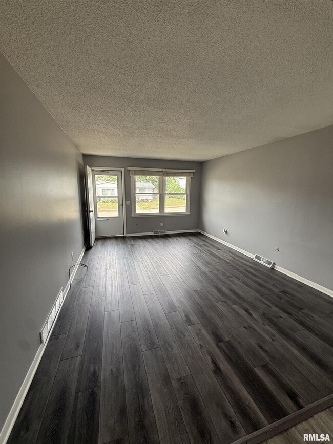 Building Photo - 2843 High Point Dr