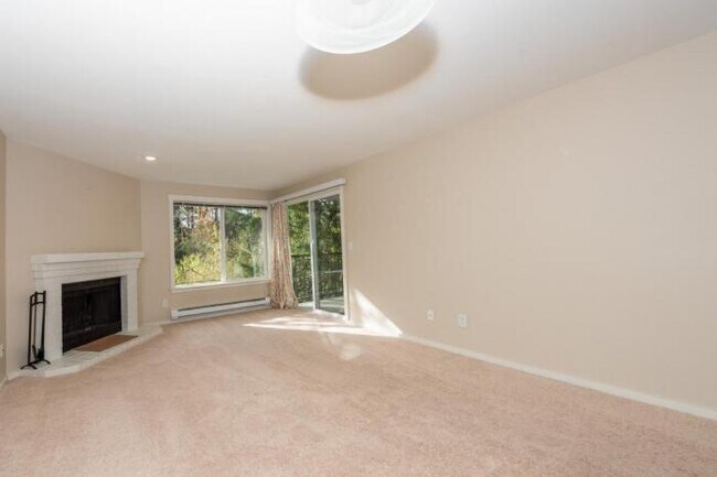 Building Photo - 2 bedroom in Kirkland WA 98034