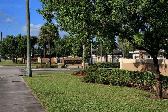 Emerald Lake Apartments Palm Springs Fl Apartments Com