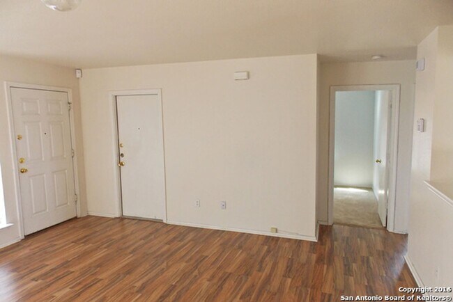 Building Photo - 3 Bedroom/2 Bath Meadow Brook Subdivision