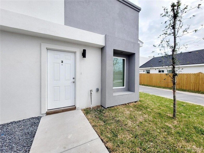 Foto principal - 3405 Frio Ave