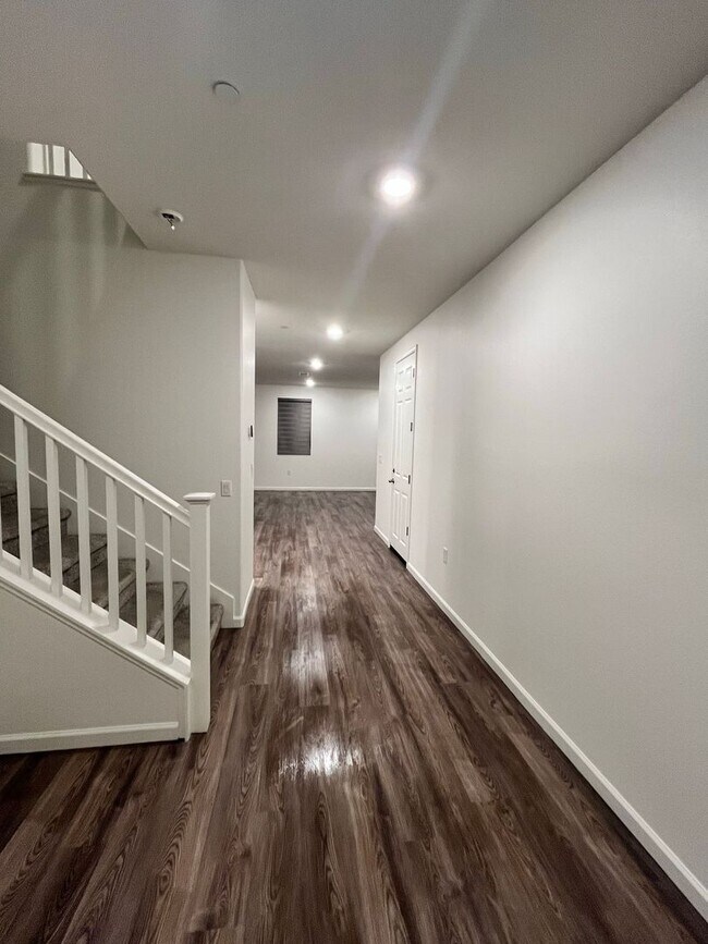 Foto del edificio - Coming Soon!! Beautiful 3-bedroom, 3-bathroom home located in the vibrant community of Lathrop, CA.