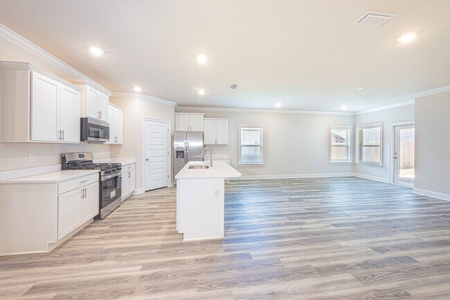 Building Photo - 31543 Lyon Rd