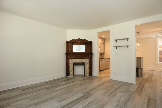 Building Photo - Beautiful Indianapolis Townhome!