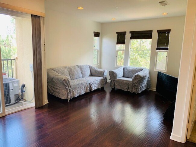 Building Photo - Beautiful & Spacious 3/3 In the Solaire Co...