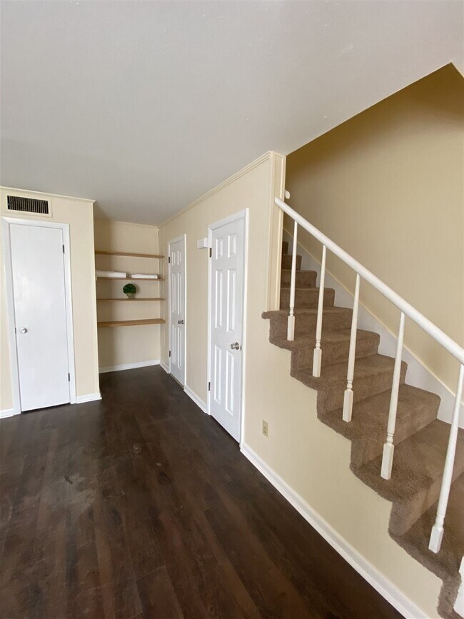 Foto del edificio - 828 Ingleside Ave