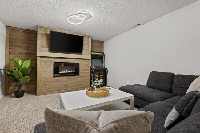 Building Photo - 9131 W Pattie Dr
