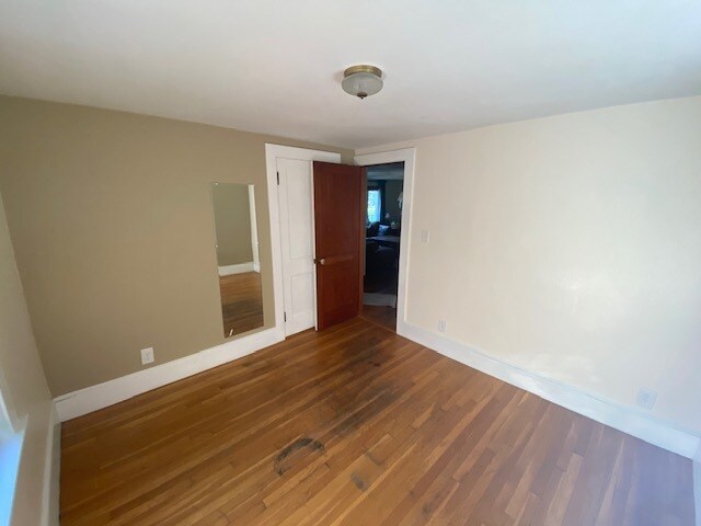 Foto del edificio - 623 Middle Rd