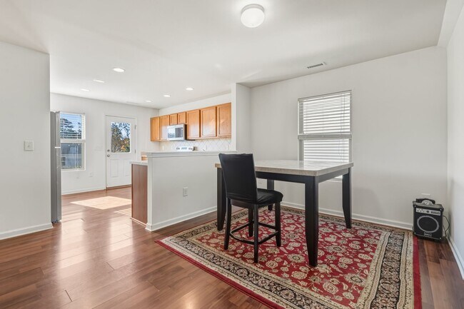 Building Photo - Spacious 3-Bed Home in Sought-After Raleigh Neighborhood—Pool, Gym & More!
