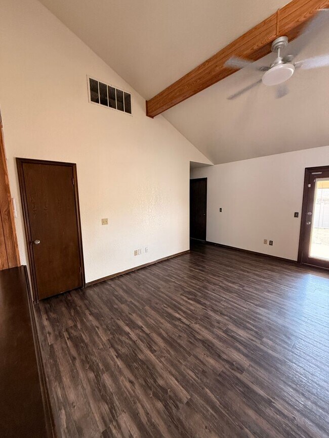 Foto del edificio - 10213 Shadowridge Dr