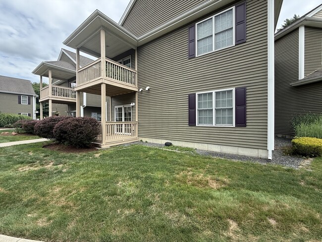 Building Photo - 215 Longmeadow Rd