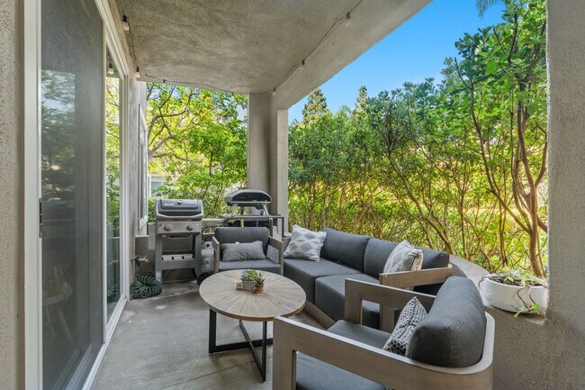 Foto del edificio - 66 Baycrest Ct