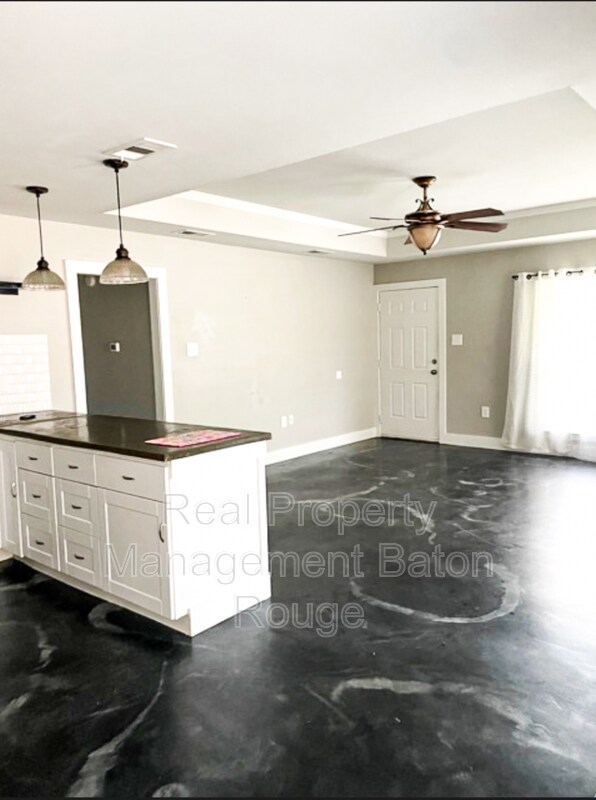 Building Photo - 10529 Wade Dr