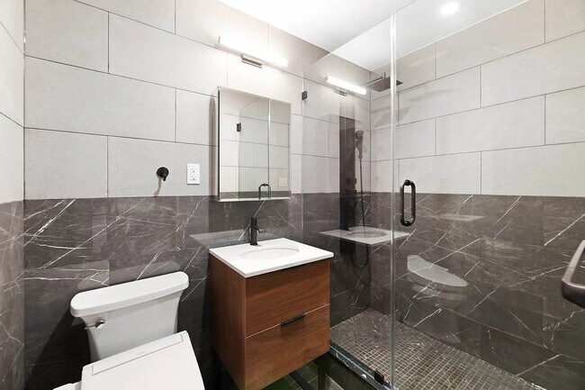 Foto del edificio - 437 W 46th St